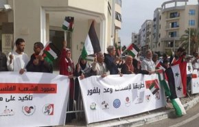 تصاویر؛ تجمع اعتراض‌آمیز تونسی‌ها مقابل سفارت انگلیس

