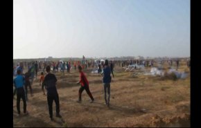 شاهد: قطار مسيرات العودة لا يتوقف والاحتلال يمعن بسفك الدماء