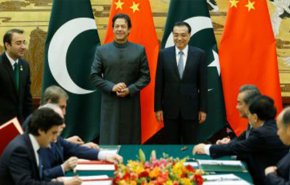 رئيس وزراء باكستان يلتقي نظيره الصيني سعيا لنيل المساعدات