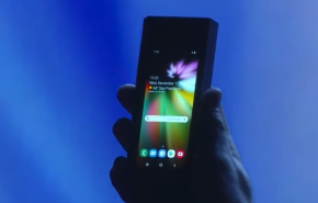 شاهد بالفيديو: سامسونغ تستعرض أول هاتف ذكي قابل للطي