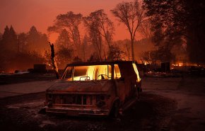 بالفيديو.. كاليفورنيا تحترق وترامب يهددها 
