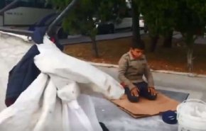 شاهد.. هذا الطفل السوري كيف يثير مشاعر الأتراك!
