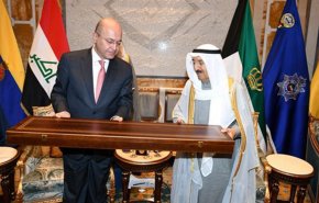 أمير الكويت يؤكد استعداد بلاده للمساعدة في إعادة إعمار العراق 
