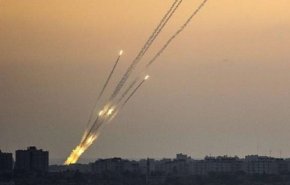 بالفيديو والصور..لحظات اطلاق صواريخ المقاومة على مستوطنات غلاف غزة