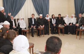 الأسد يستقبل مخطوفي السويداء المحررين

