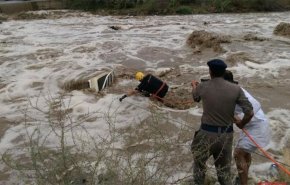السيول تغرق مناطق في محافظة القريات في السعودية + فيديو