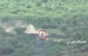 شاهد: صواريخ يمنية روعت الجنود السعوديين واسقطتهم صرعى