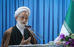 آية الله امامي كاشاني: أميركا تطلق الأكاذيب ضد ايران للتغطية على جرائمها