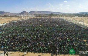 بالصور....اليمن: مئات الحشود تحيي ذكرى المولد النبوي بالجوف
