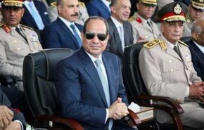 الحكومة المصرية تفرض رسوما جديدة وتخصص أرضا للقوات المسلحة