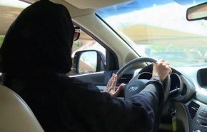 بالصور.. هذا ما فعلته سيارة امرأة سعودية في الرياض