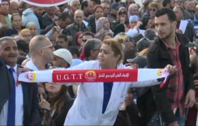 شاهد: تدهور المعيشة يشعل اضراباً شاملاً في تونس