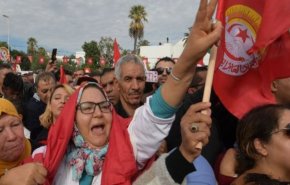 تونس على صفيح ساخن بسبب أزماتها
