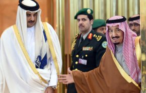 شاه عربستان امیر قطر را به ریاض دعوت می‌کند؟

