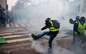 پاریس روی موج آتش و خشم / دستگیری 107 معترض و زخمی شدن خبرنگار راشاتودی
