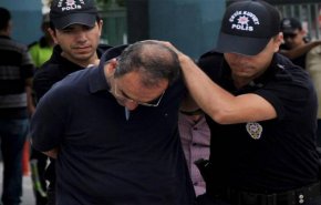تركيا..اعتقال العشرات للاشتباه بارتباطهم بحركة غولن