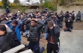 بالفيديو.. قسوة الشرطة الفرنسية مع الطلاب المتظاهرين