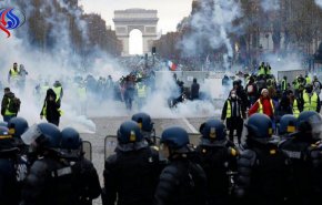 تجدد الاحتجاجات في فرنسا ومطالب جديدة للسترات الصفراء