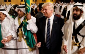 سيناتور أمريكي: السعودية ستجرنا للحرب يوما ما
