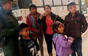 دختر ۷ ساله یک خانواده مهاجر در بازداشت مأموران آمریکایی جان سپرد