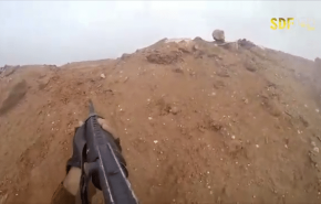 شاهد بالفيديو .. أمير داعشي عراقي يوثق لحظة مقتله بسوريا