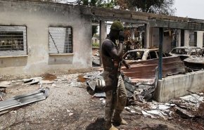 مئات النيجيريين يفرون بعد إحراق بوكو حرام لقريتهم بالكامل