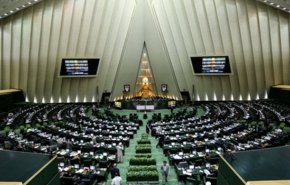 اجتماع مغلق للبرلمان الايراني لمناقشة لائحة الميزانية العامة