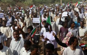 السودان..احتجاجات عنيفة على رفع الأسعار واحراق مقر الحزب الحاكم 