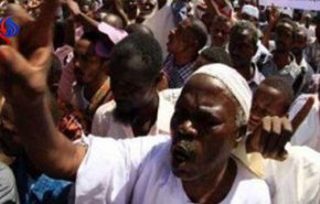 در اعتراض به گرانی تظاهرات در سودان و آتش زدن مقر حزب حاکم