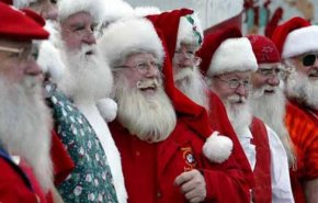 بالفيديو... شجار بين رجلين بزي بابا نويل يسبب بكاء الأطفال!