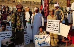 محتجون يمنيون يهددون بقتال السعودية إذا لم توقف مد أنبوب نفطي