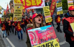 شاهد.. تظاهرات للخبز والحرية في اسطنبول 
