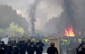 به آتش کشیده شدن چند خودرو در درگیری میان پلیس فرانسه و معترضان