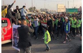شاهد... العراقيون يتظاهرون في البصرة ويطالبون بإقالة المحافظ