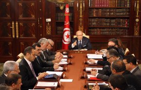 الرئيس التونسي يحذر من مخاطر تردي أوضاع في البلاد