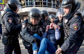پوتین حضور نوجوانان در اعتراضات را ممنوع کرد