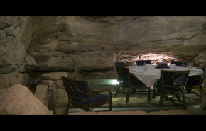 بالفيديو: في بلد عربي .. مطعم داخل كهف بقدمة 60 مليون عام!
