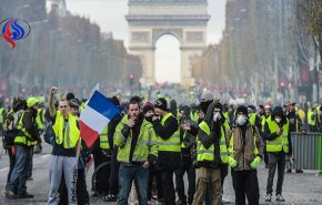 حكومة ماكرون تشدد موقفها ضد محتجي السترات الصفراء