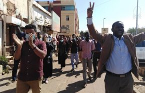 الحكومة السودانية تقرر فتح المدارس وسط الإحتجاجات الشعبية
