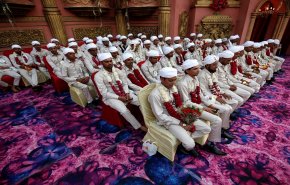 بالفيديو...92 زوجا يحتفلون بزواجهم في مدينة جوجارات غرب الهند