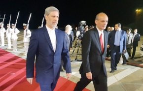 وزير دفاع ايران يؤكد الرغبة بتطوير العلاقات الشاملة مع كاراكاس