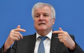 لجنة برلمانية تستجوب وزير الداخلية الألماني
