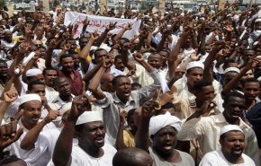 قوات الامن السودانية تعتقل صحفيين خلال احتجاجهم على كبت الحريات 