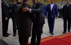 بالفيديو: مسعود بارزاني يستقبل وزير الخارجية الايراني 