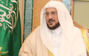 وزير الأوقاف السعودي يشيد بمغنين ويذم علماء مسلمين!