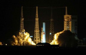 وزیر دفاع: ماهواره بر "سیمرغ" ماموریت پرتاب ماهواره "پیام" را با موفقیت انجام داد/ ماهواره هنگام جدا شدن از ماهواره بر به سرعت لازم نرسید