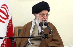 قائد الثورة: لا ينبغي ان تنخفض الحركة العلمية للبلاد