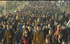 شاهد..آلاف الفلسطينيين يشاركون في الجمعة الـ 44 من مسيرات العودة