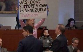 فعال ضد جنگ، سخنرانی «پامپئو» علیه ونزوئلا را به هم ریخت + فیلم