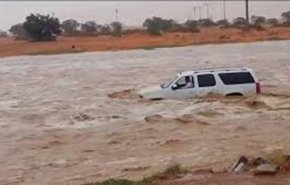 بالفيديو.. سوداني يلقى مصرعه جراء الأمطار في السعودية